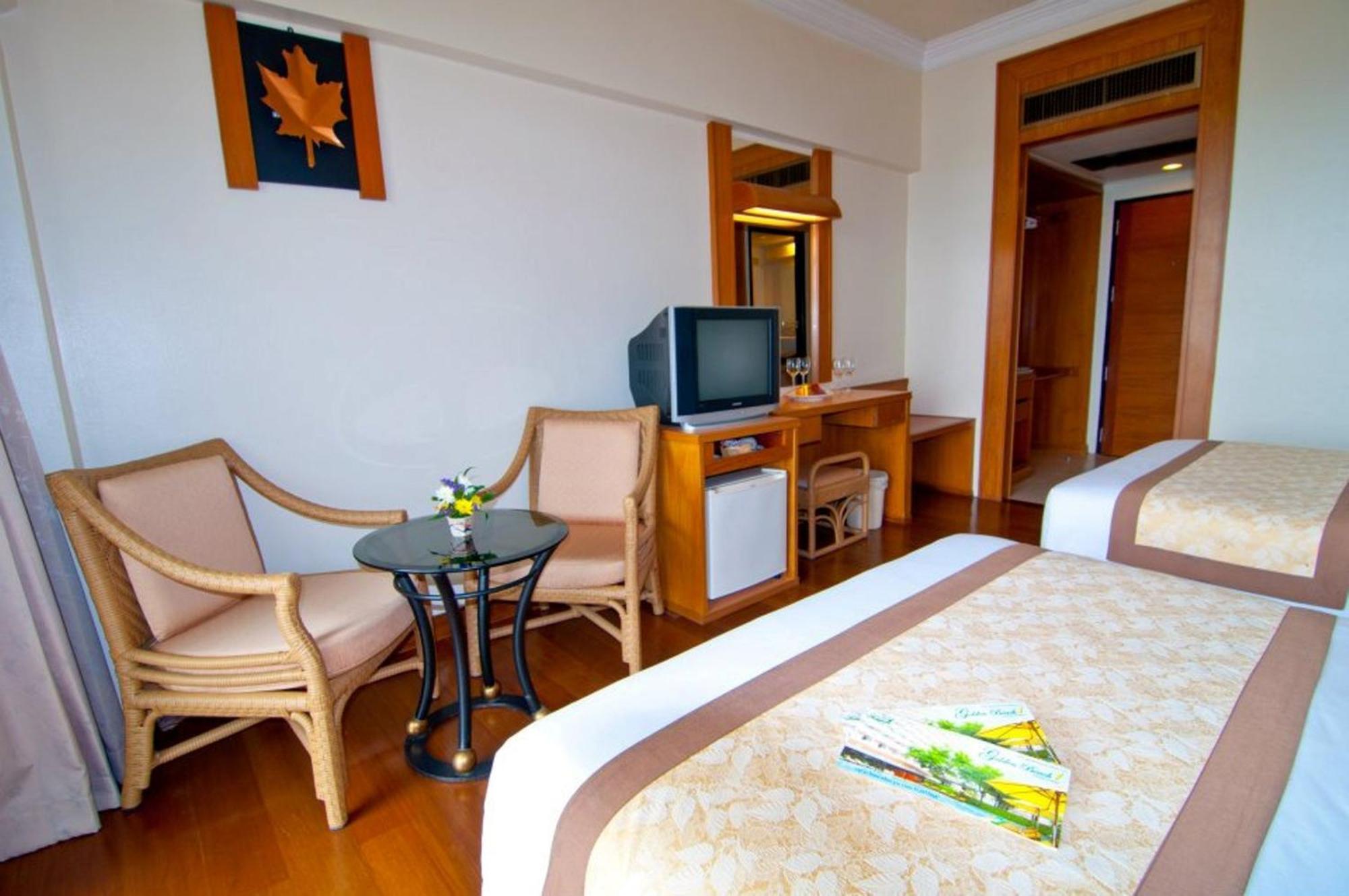 Golden Beach Hotel Pattaya Exteriör bild
