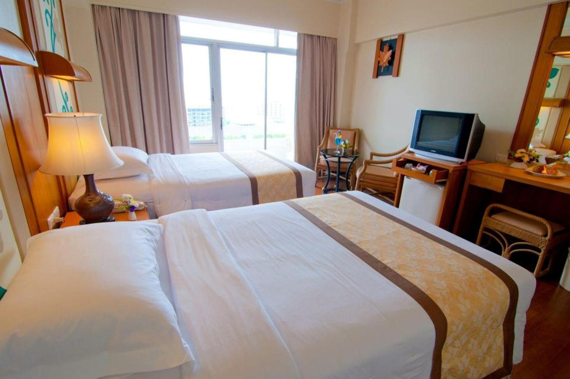 Golden Beach Hotel Pattaya Exteriör bild