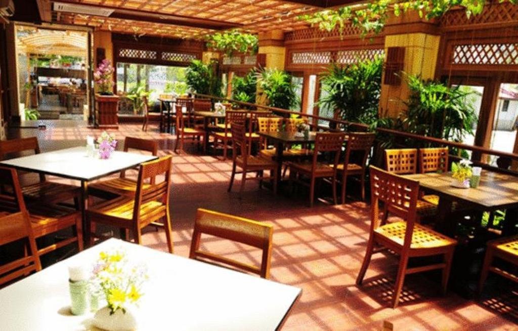Golden Beach Hotel Pattaya Exteriör bild