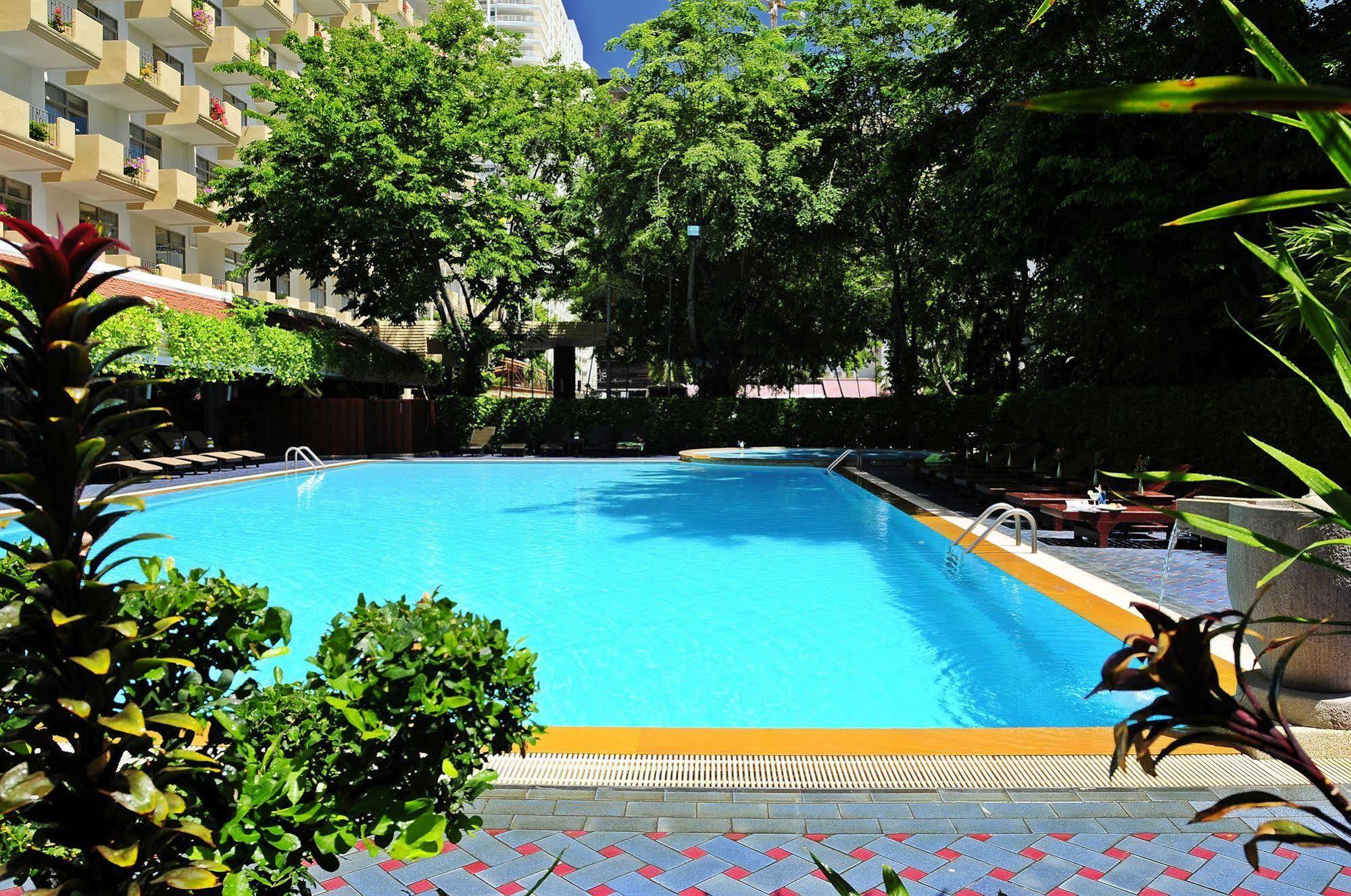 Golden Beach Hotel Pattaya Exteriör bild